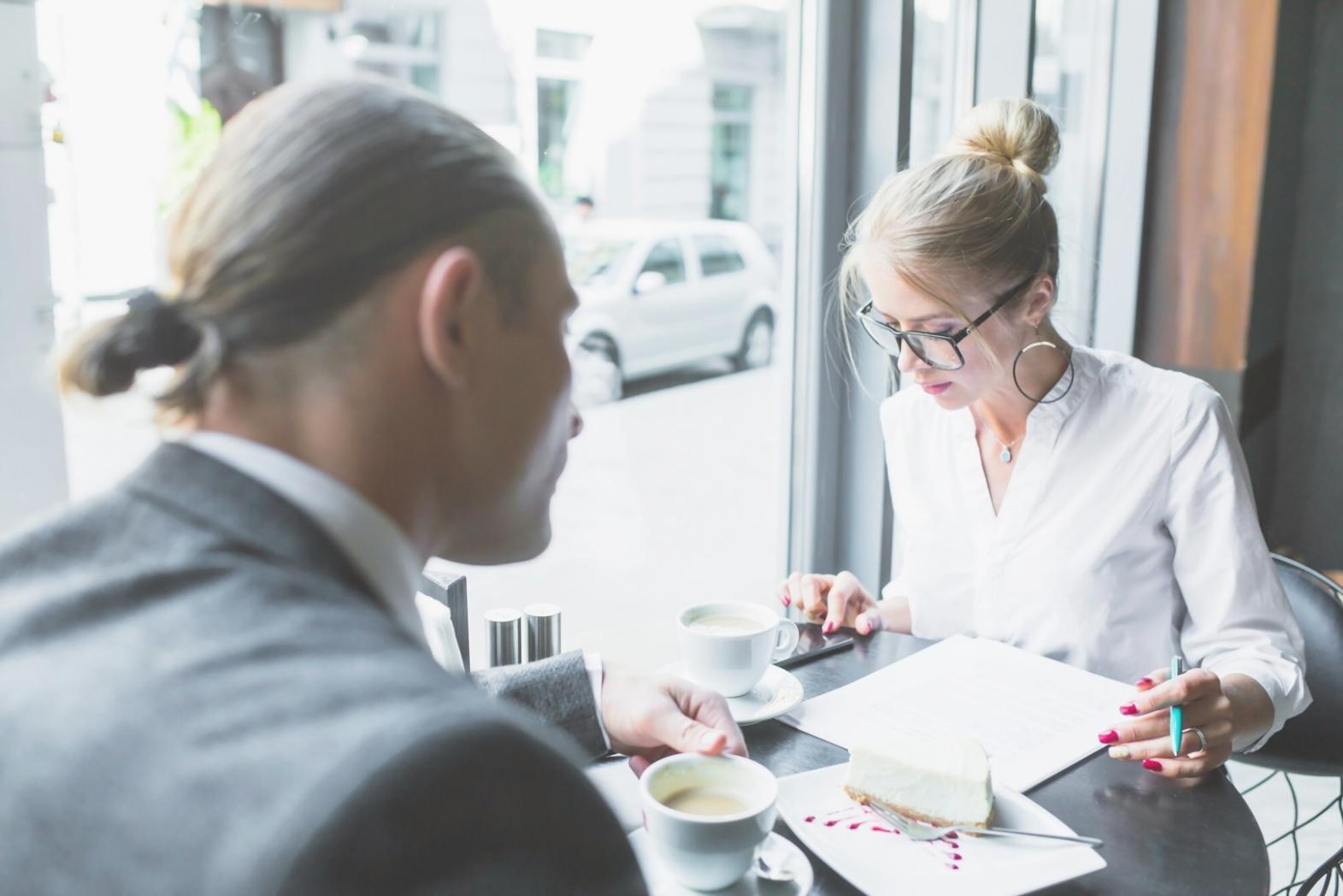 Présentation de projet financier avec données et graphiques analytiques